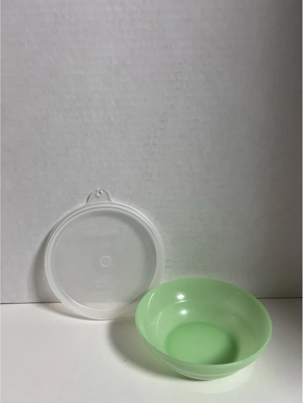Vintage Tupperware Green Snack Bowl w/ Seal Lid #215-25 Retro Kitchen Storage